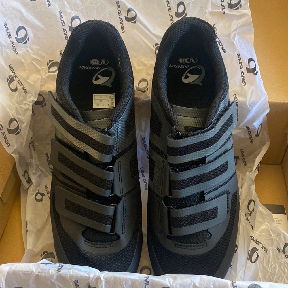 Brand new pearl Izumi womens road shoes
